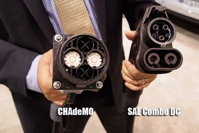 Штекер стандарта быстрой зарядки SAE Combo